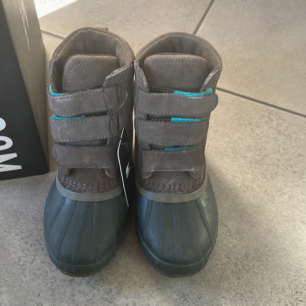 NWT Sorel Cheyanne II boots boys size 12